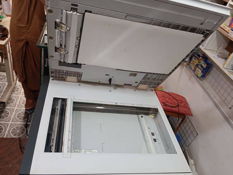 HP laserjet MFP 4555 9