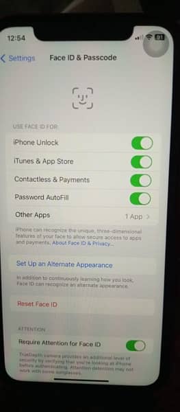 iPhone XR  factory unlock 10/10 condition 64 gb 3 mon sim time 8