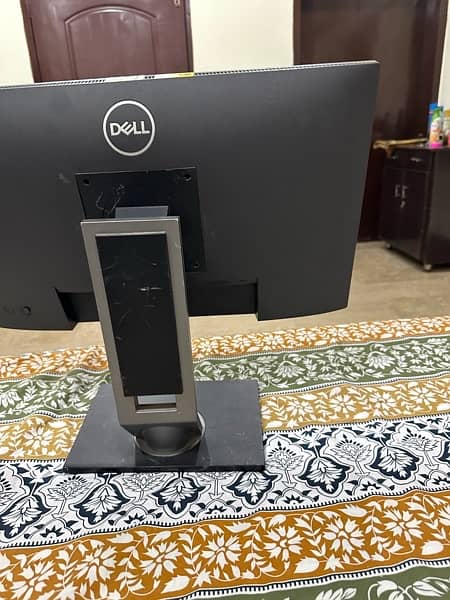 Dell 22 Inch borderless monitor 1