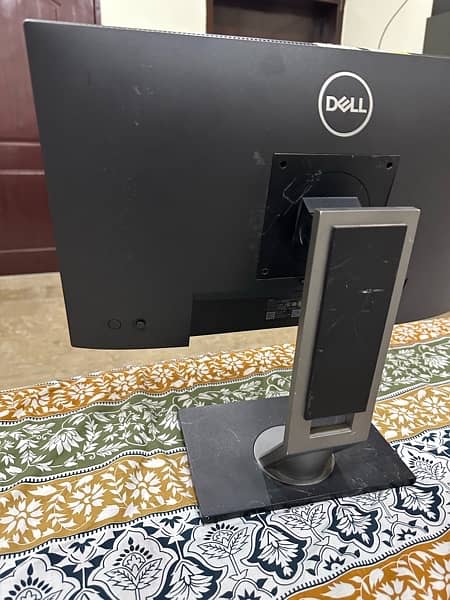 Dell 22 Inch borderless monitor 4