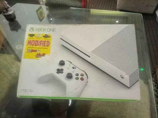 Xbox One S 1tb With One controller 10/10 condition 7