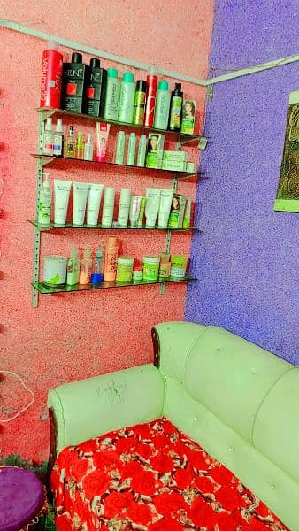 Beauty parlor and hair salon 3