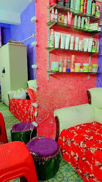 Beauty parlor and hair salon 8