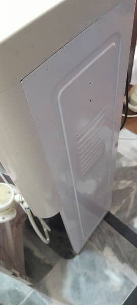 water dispenser hot and cold good condition 2