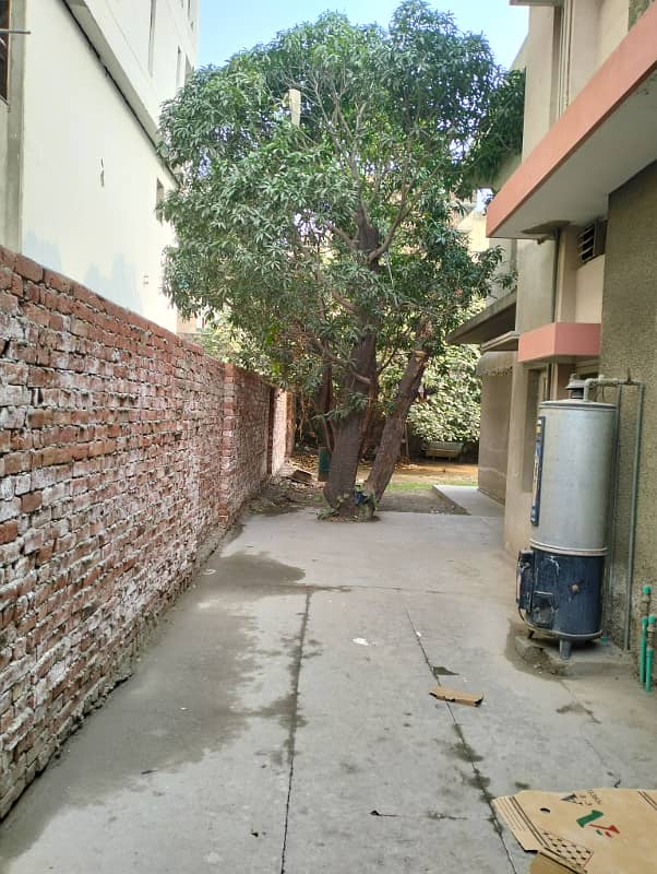 42 Marla Old House In Gulberg 3 For Sale 3