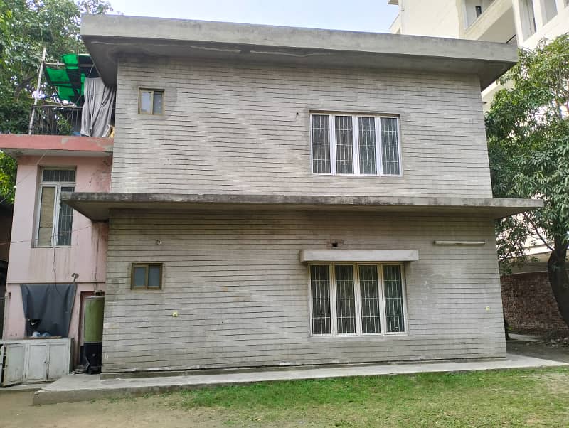 42 Marla Old House In Gulberg 3 For Sale 0