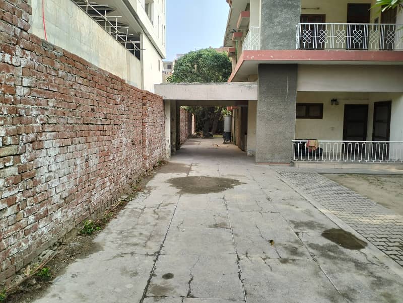 42 Marla Old House In Gulberg 3 For Sale 8