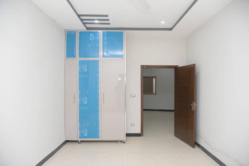 NEW CITY PHASE II - NEAR BAHTER INTERCHANGE 2 BEDROOM FLAT AVAILABLE ON INVESTOR RATE 0