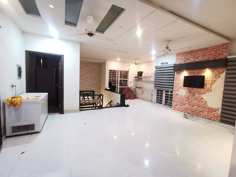 Eden Valley E Block Canal Road Faisalabad 7 Marla Double Storey VIP Beautiful House For Rent 17