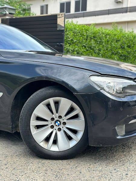 BMW 7 Series 2009 03042046884 10