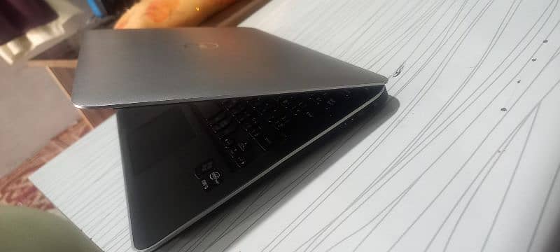 Dell XPS best Laptop slim and smart core i5 7