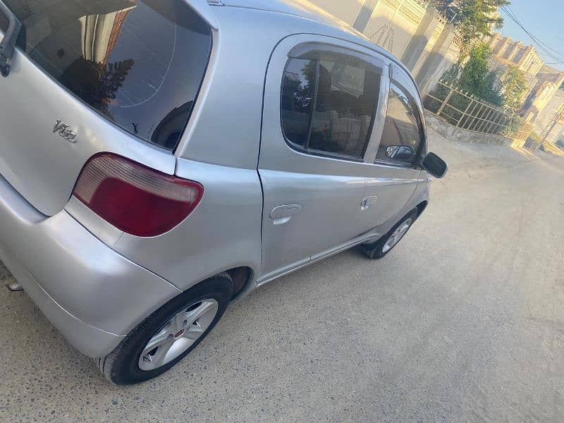 Toyota Vitz 2000 5