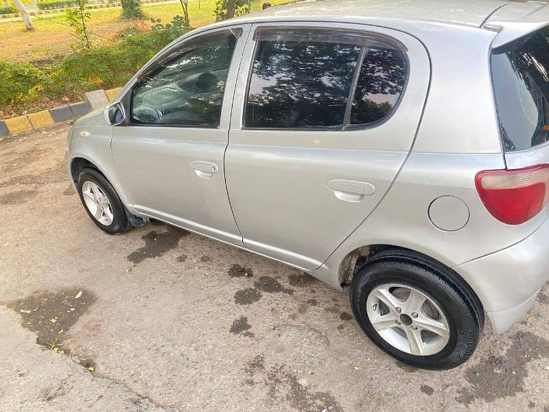 Toyota Vitz 2000 8