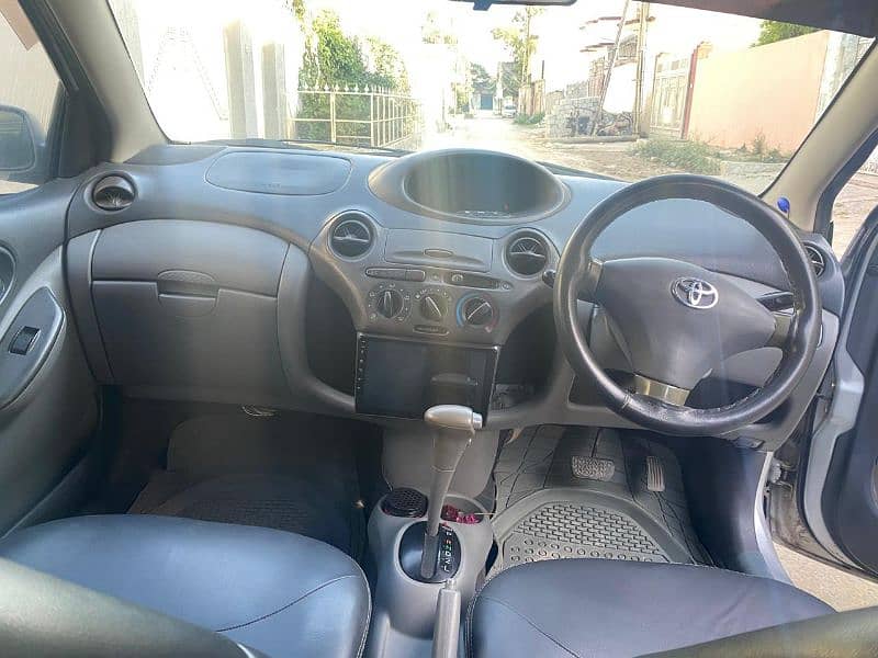 Toyota Vitz 2000 10