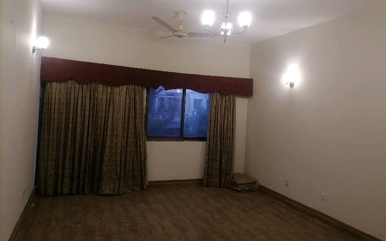 Get An Attractive Upper Portion In I-10 Under Rs. 65000 2