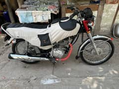 Honda 125 red color