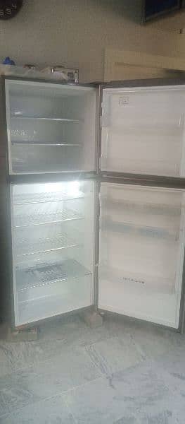 13 Cubic Ft-Refrigerator Freezer HRF 398 2