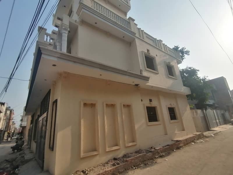 Stunning And Affordable Corner House Available For Sale In Ferozepur Road 1