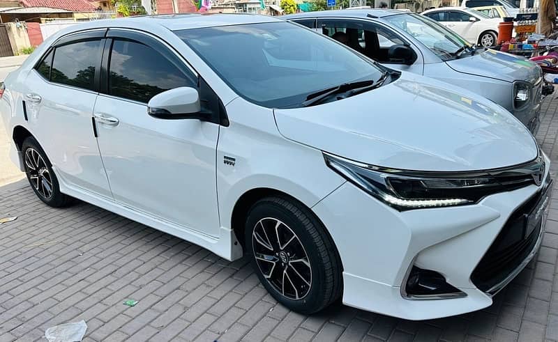 Toyota Altis Grande 2014 1