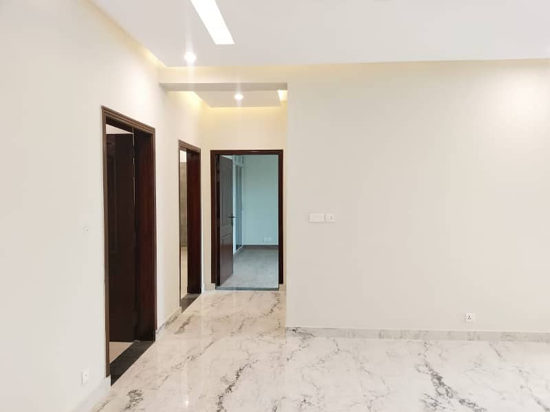 10 MARLA 3 BEDROOM APARTMENT FOR SALE IN ASKARI 11 LAHORE 6