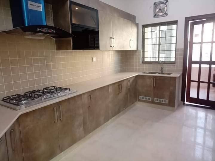 11 MARLA 3-BEDROOM APARTMENT FOR RENT IN ASKARI -11 LAHORE. 16