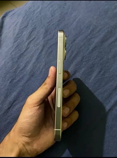 IPhone 15 pro white Titanium 128 GB 2