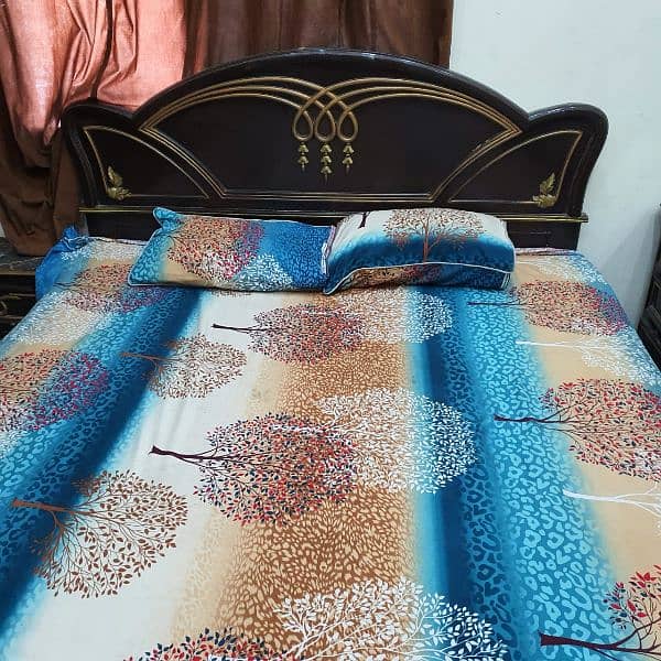 Pure wood bed and dressing 0