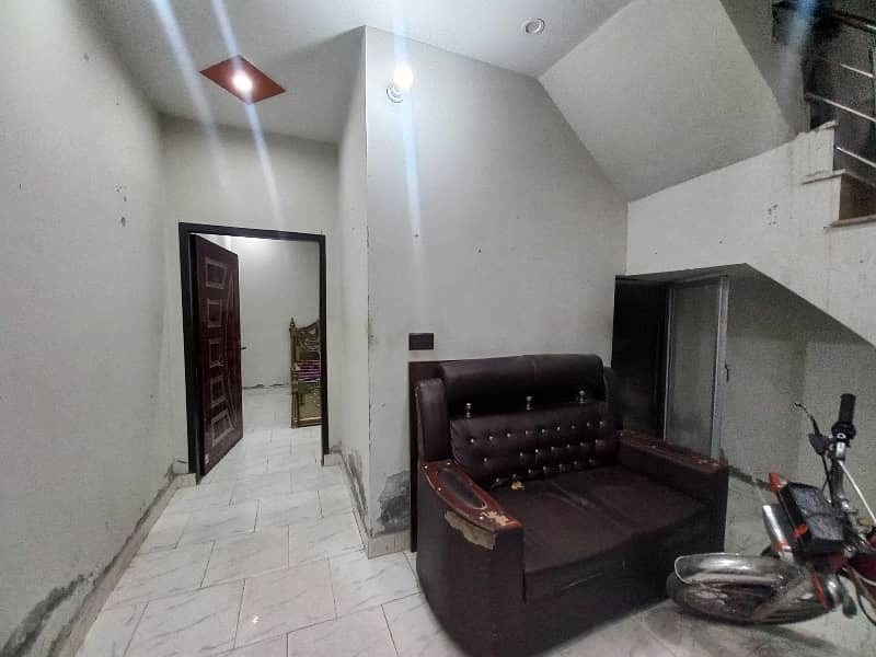 2 Marla Complete House ( Video available) Gas not available scheem mor Zoom petrol pump Lahore 1