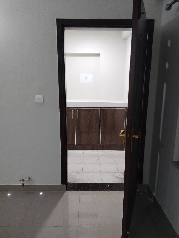 10 Marla Apartment Available For Rent 14