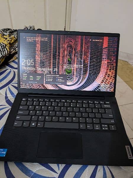 Lenovo v14 i5 12gen laptop 1