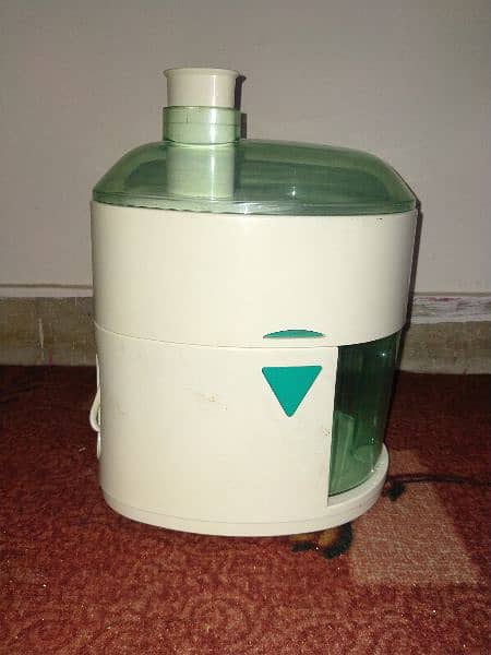 hard fruit juicer for sale in excellent condition 1