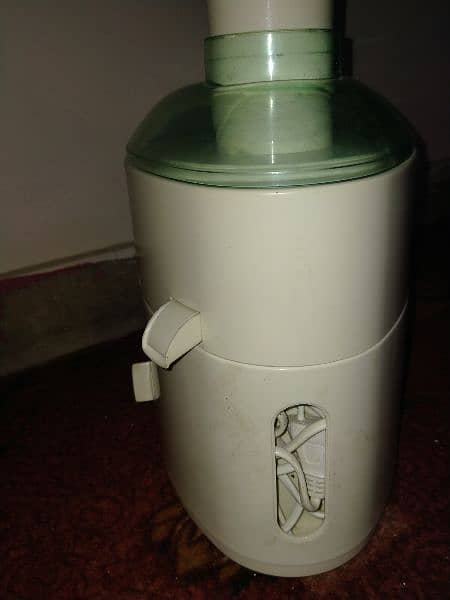 hard fruit juicer for sale in excellent condition 3