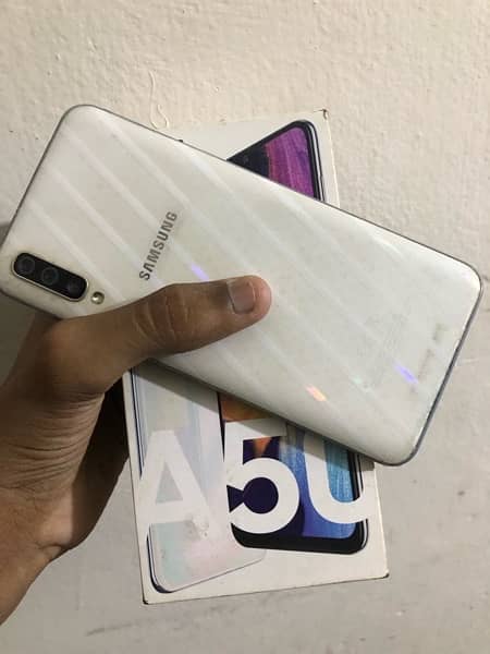 Samsung A50 4/128 with box and charger pta official approved 0