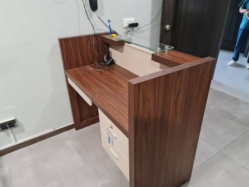 Reception Table / Counter 2