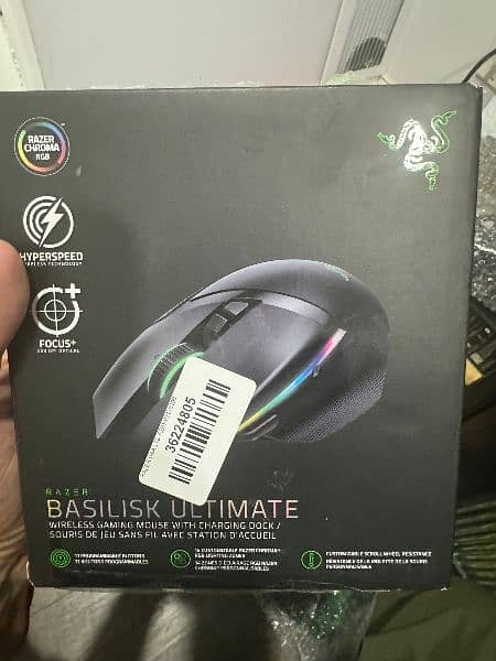 Razer Basilisk Ultimate gaming mouse with dock 0