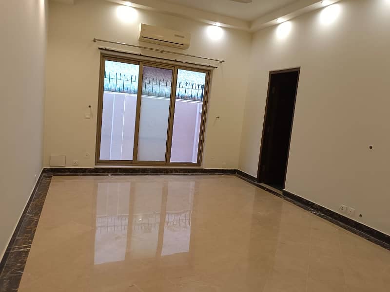 2 KANAL FULL HOUSE FOR RENT IN DHA PHASE 5 13