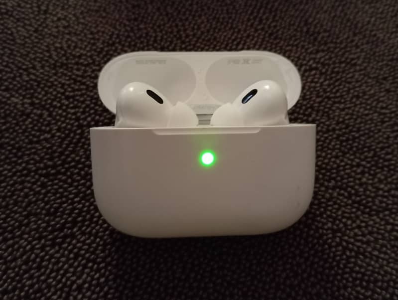 AirPods Pro (2nd Generation with Megasafe Charging Case) 1