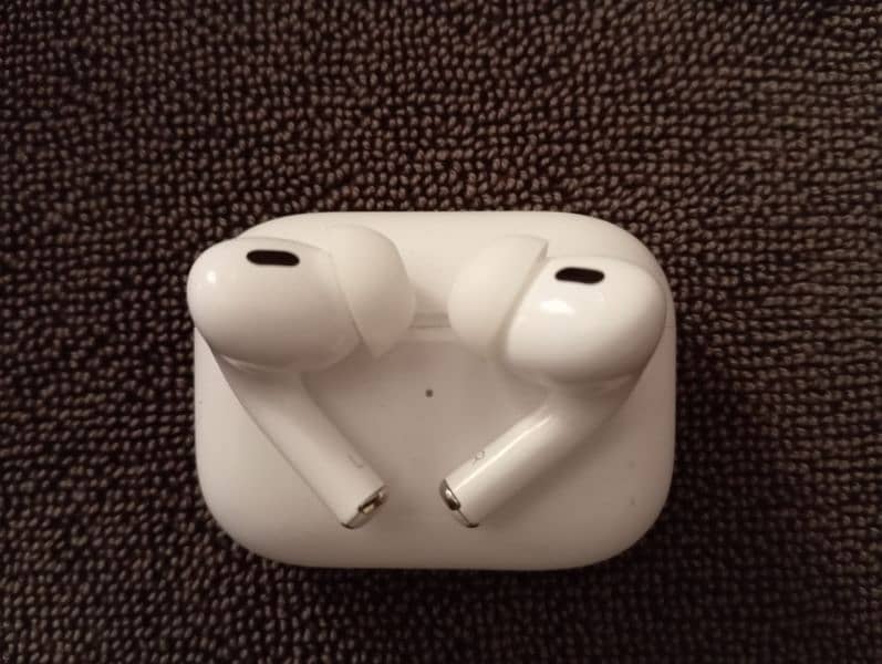 AirPods Pro (2nd Generation with Megasafe Charging Case) 2