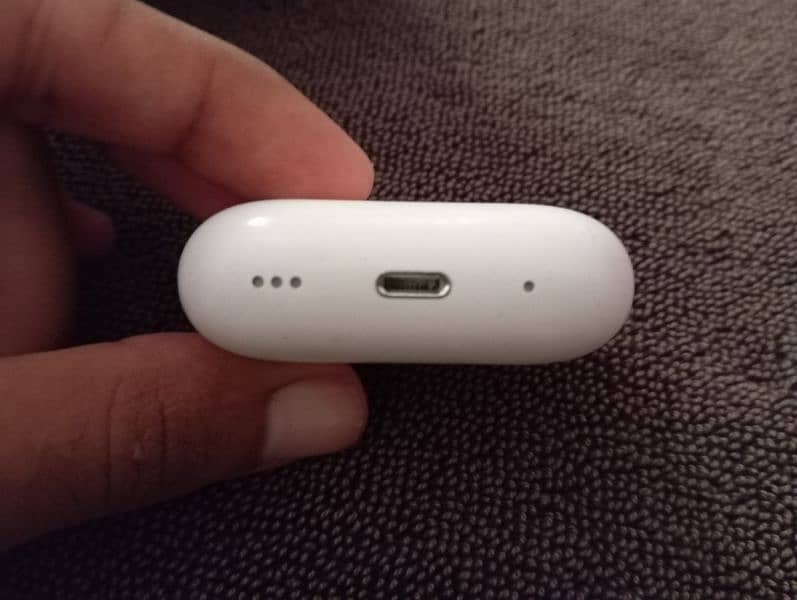 AirPods Pro (2nd Generation with Megasafe Charging Case) 3