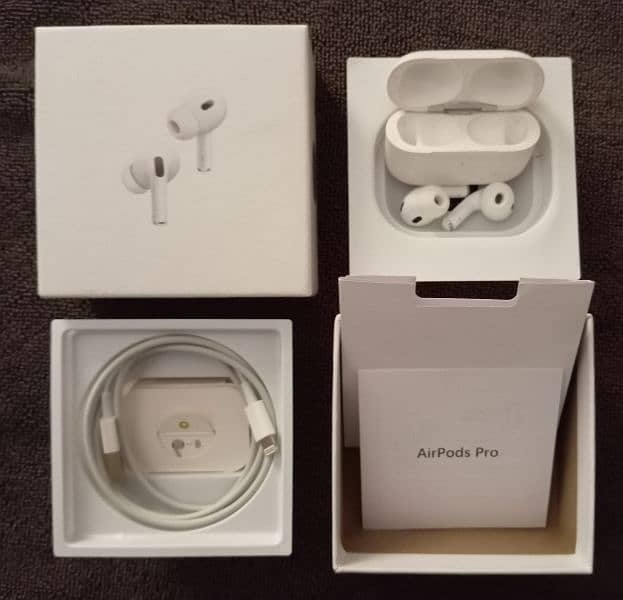 AirPods Pro (2nd Generation with Megasafe Charging Case) 9