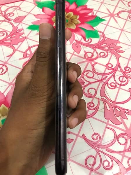 iPhone 11 Pro Max condition 10/10 64 GB Non PTA 4