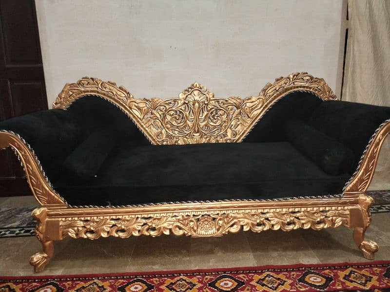 Dewan Sofa with 2 chairs 5