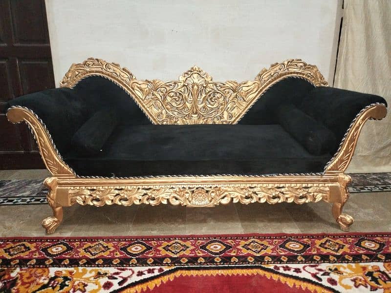 Dewan Sofa with 2 chairs 6