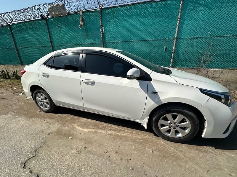 Toyota Corolla Altis 2017 4