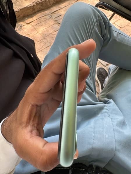 iphone 11 jv 4 month sim time 128 gb battery health 90 1