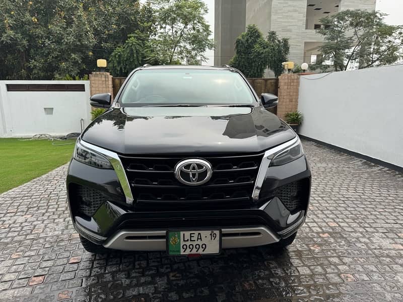 Toyota Fortuner V 2.7 2018/2019 Black Bumper to Bumper Original 1