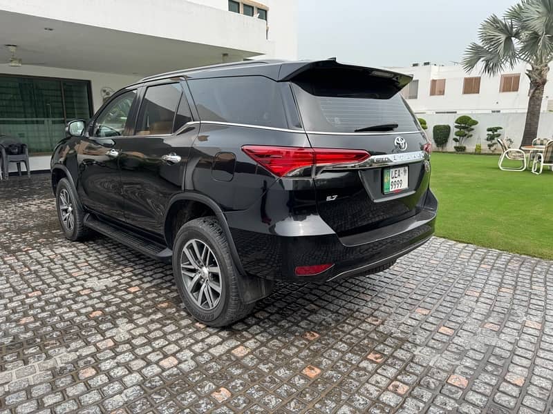 Toyota Fortuner V 2.7 2018/2019 Black Bumper to Bumper Original 3