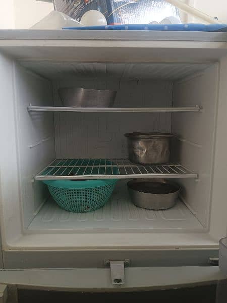 Fridge in Mint Condition 10/9.5 for sale 3