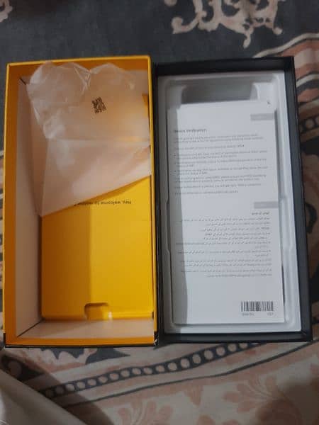 realme 9 mint condtition WITH box and charger 2