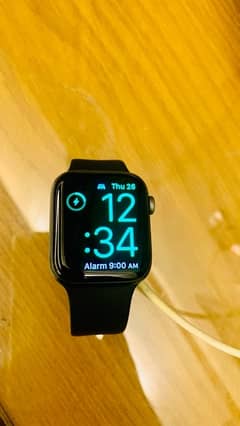 APPLE WATCH SERIES 4 BH 83% slightly used